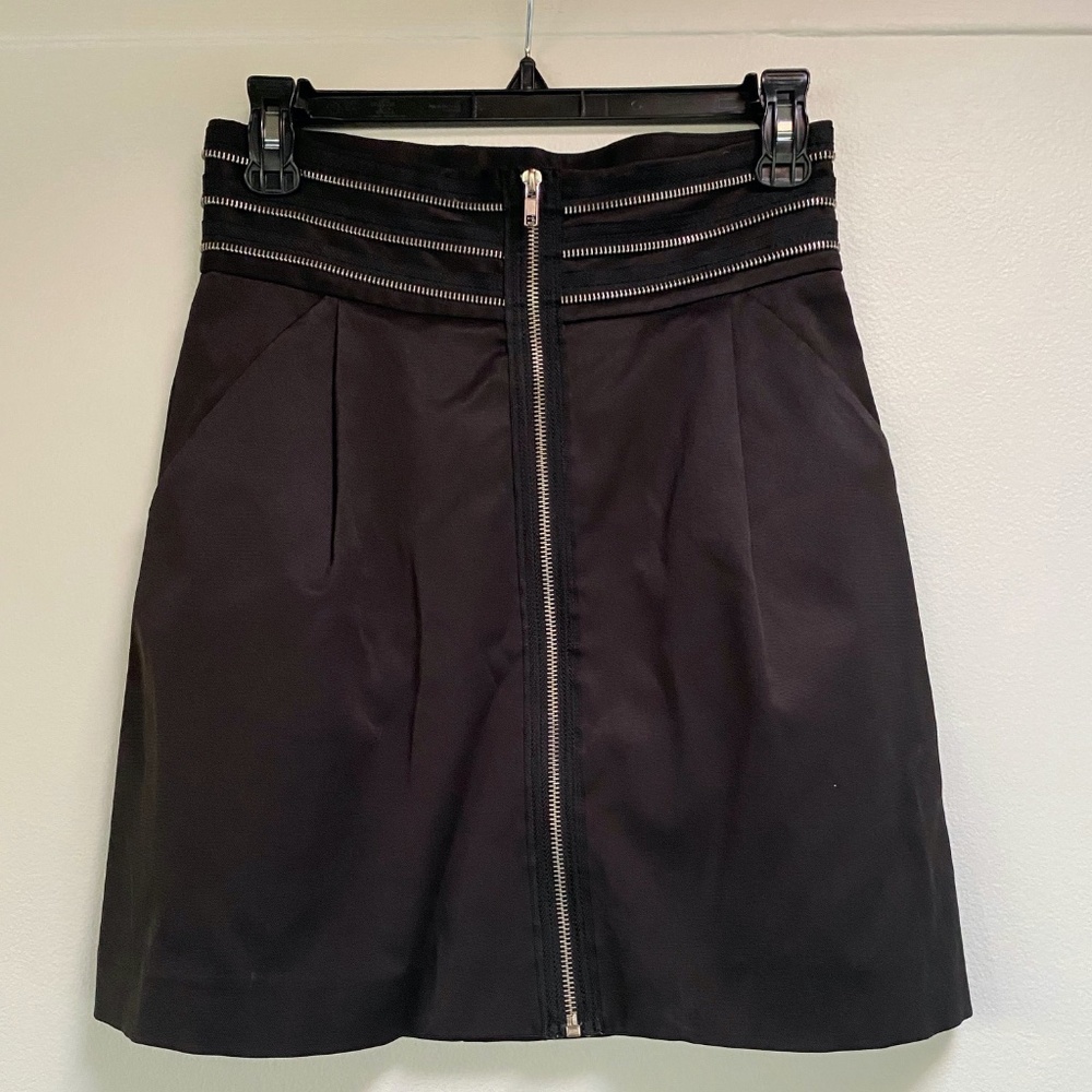 Black skirt with zipper detail